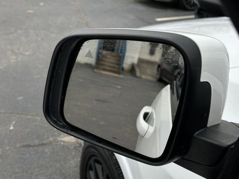 Used 2019 Jeep Grand Cherokee Altitude image 15