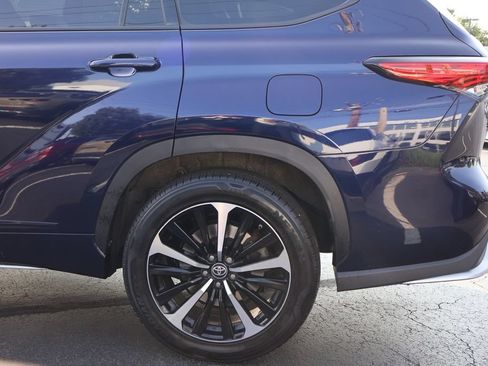 Certified 2021 Toyota Highlander XSE AWD/4WD image 4