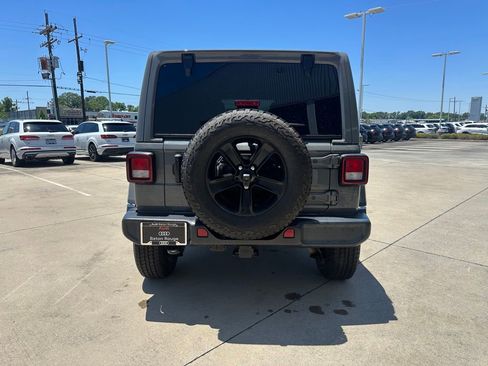 Used 2020 Jeep Wrangler Unlimited Sahara w/ Cold Weather Group AWD/4WD image 8