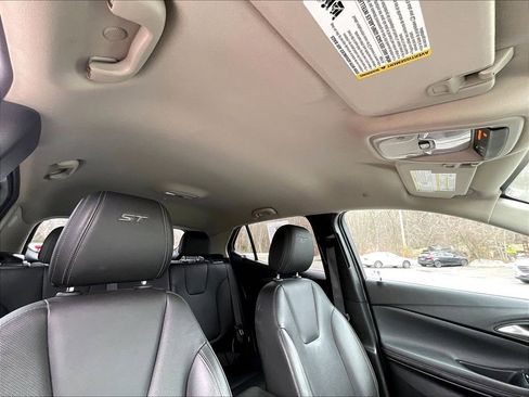 Used 2024 Buick Encore GX Sport Touring image 7