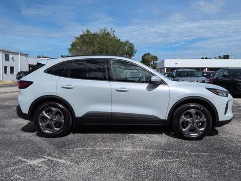 Used 2025 Ford Escape ST-Line Select AWD/4WD image 3