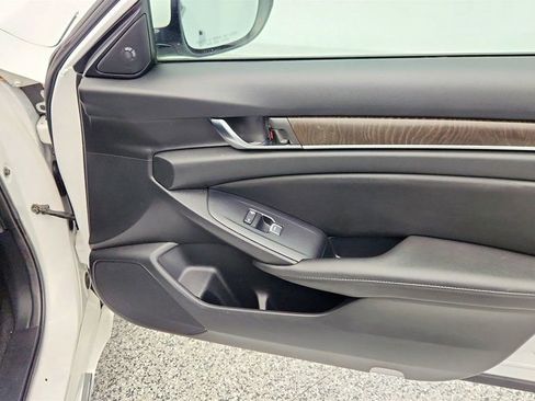 Used 2019 Honda Accord Touring image 25
