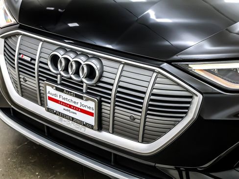 Used 2022 Audi e-tron Premium image 13