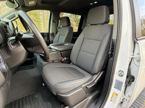 Used 2022 Chevrolet Silverado 2500 Custom w/ Custom Value Package image 16