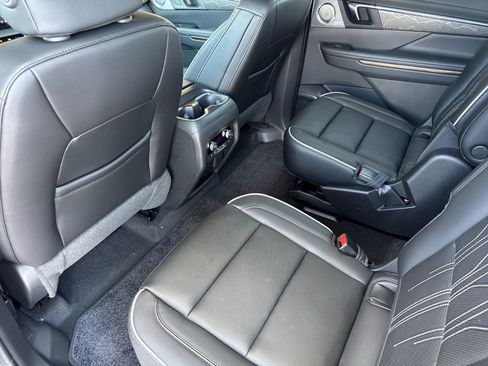 New 2026 Buick Enclave Avenir FWD image 12