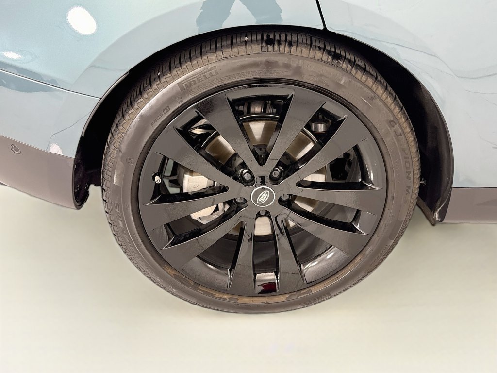 Used 2025 Land Rover Range Rover Sport SE AWD/4WD image 32