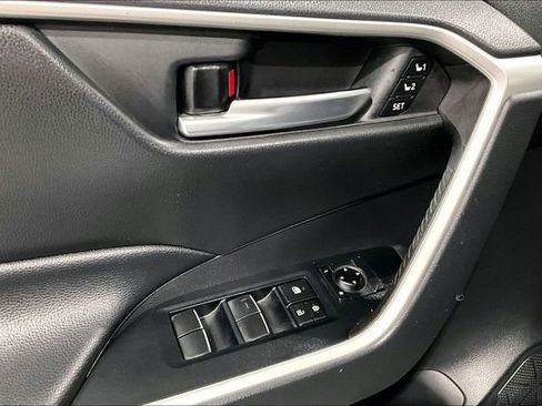Used 2019 Toyota RAV4 XLE Premium AWD/4WD image 38