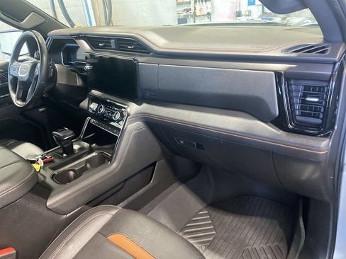 Used 2024 GMC Sierra 1500 AT4 w/ AT4 Premium Package AWD/4WD image 30