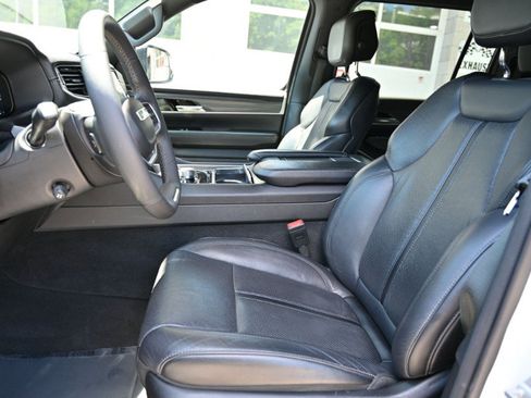 Used 2024 Jeep Wagoneer Series II w/ Flexible Seating Group AWD/4WD image 16