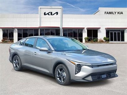 New 2025 Kia K4 LXS
