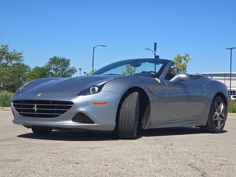 Used 2017 Ferrari California T RWD image 11