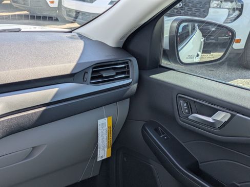 New 2026 Ford Escape SE FWD image 19