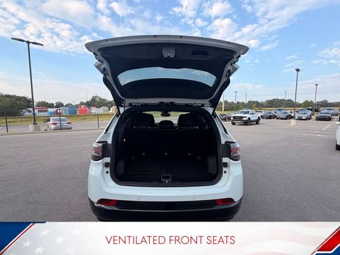 Used 2025 Jeep Compass Limited w/ Elite Group AWD/4WD image 15