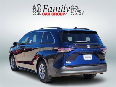 New 2026 Toyota Sienna LE image 3