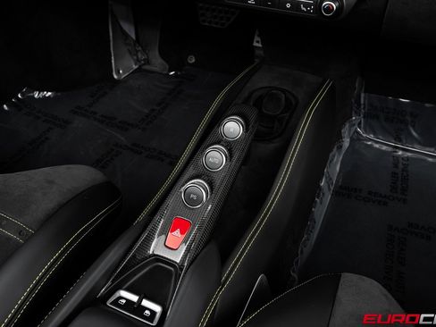 Used 2022 Ferrari F8 Tributo image 35
