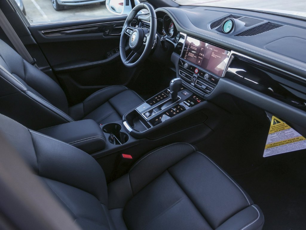 Certified 2026 Porsche Macan S AWD/4WD image 39