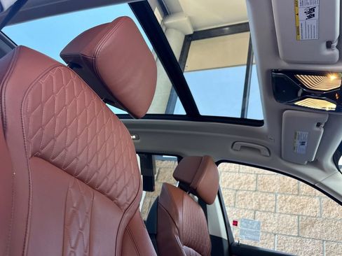Used 2019 BMW X7 xDrive50i w/ Premium Package AWD/4WD image 19