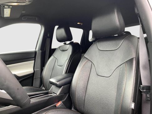 Used 2023 Jeep Compass Limited image 30