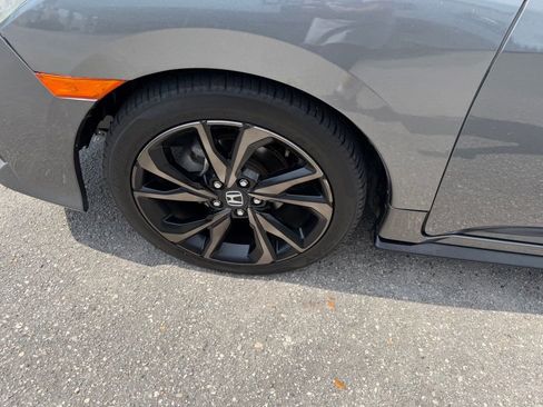 Used 2018 Honda Civic Sport image 8