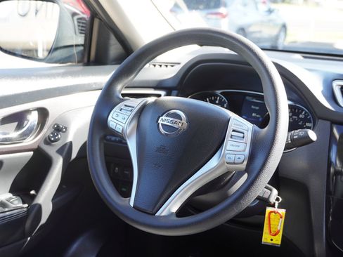 Used 2016 Nissan Rogue S w/ Appearance Package image 28