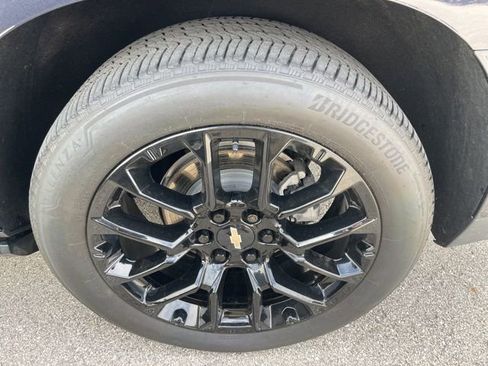 Used 2023 Chevrolet Suburban High Country image 5