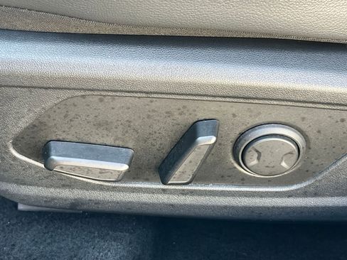 Used 2025 Hyundai Elantra Limited image 22