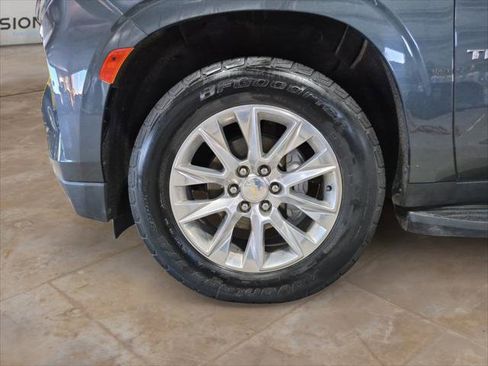 Used 2021 Chevrolet Tahoe Premier w/ Premium Package image 9