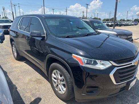 Used 2021 Chevrolet Traverse LS w/ LPO, Floor Liner Package FWD image 3