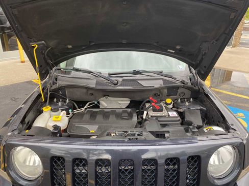 Used 2014 Jeep Patriot Latitude w/ Sun/Sound Group AWD/4WD image 5