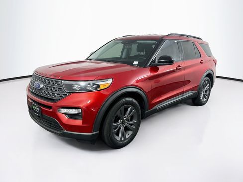 Used 2022 Ford Explorer XLT w/ Equipment Group 202A RWD image 3