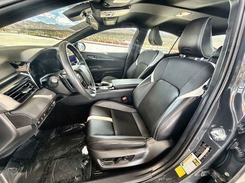 Used 2025 Toyota Camry SE image 11