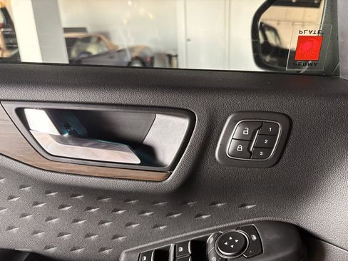 Used 2020 Ford Escape Titanium image 13