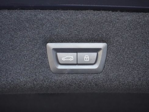 Used 2023 BMW i7 xDrive60 AWD/4WD image 40