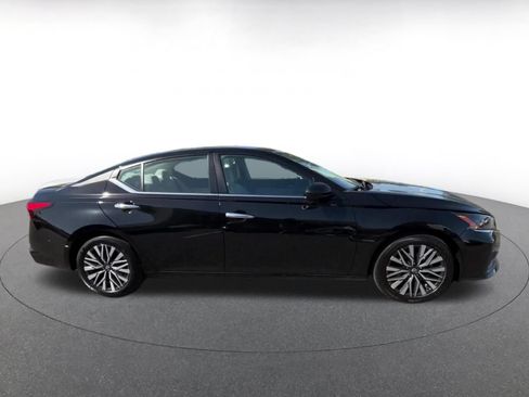 Used 2025 Nissan Altima 2.5 SV FWD image 15