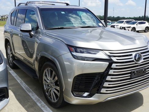 Used 2022 Lexus LX 600 4WD w/ Accessory Package (Z1) image 3
