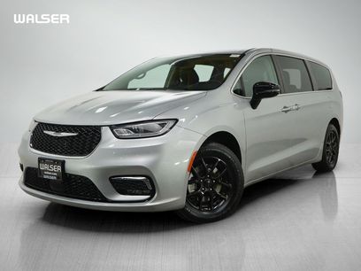 Used 2024 Chrysler Pacifica Touring-L