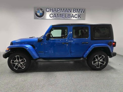 Used 2024 Jeep Wrangler Unlimited AWD/4WD image 3