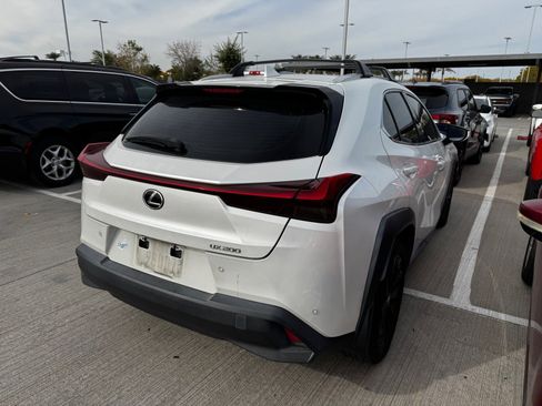 Used 2022 Lexus UX 200 image 4