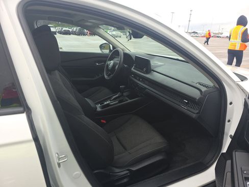 Used 2023 Honda Accord EX image 11