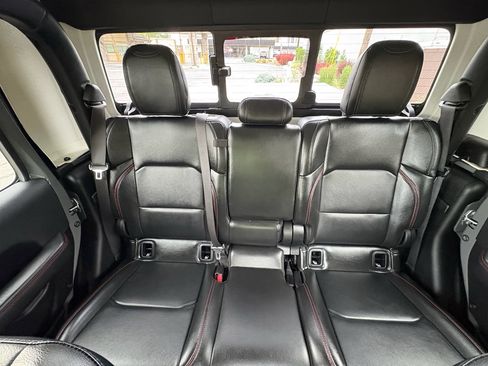 Used 2022 Jeep Gladiator Rubicon w/ LED Lighting Group AWD/4WD image 31