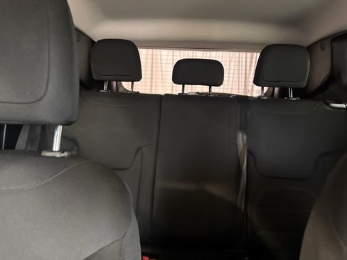 Used 2021 Jeep Renegade Latitude FWD image 21
