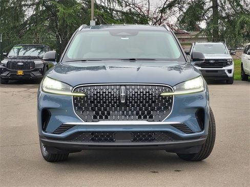 New 2026 Lincoln Aviator AWD image 3