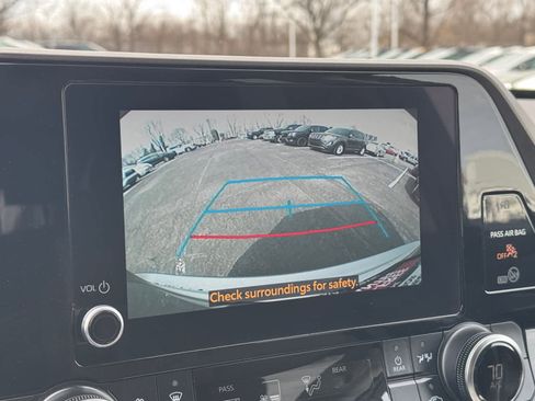 Used 2025 Toyota Highlander LE image 22