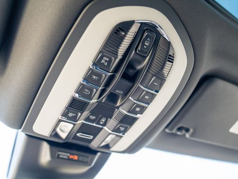 Certified 2026 Porsche Macan AWD/4WD image 21