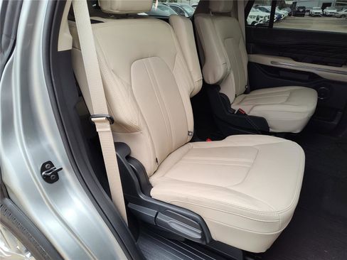 Used 2024 Ford Expedition Platinum image 27