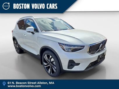 New 2025 Volvo XC40 B5 Plus w/ Climate Package