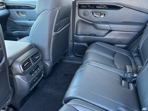 Used 2025 Honda Pilot Touring image 12