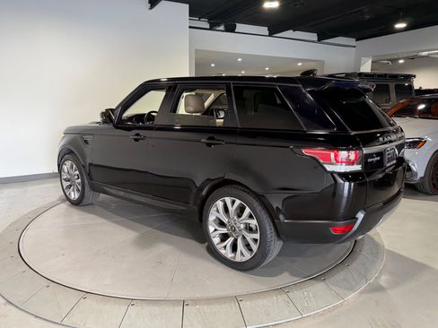 Used 2017 Land Rover Range Rover Sport SE image 9
