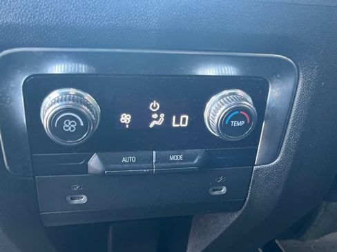 Used 2022 GMC Yukon SLE image 31