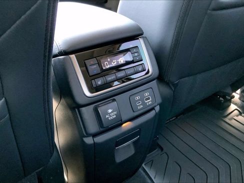 Used 2025 Subaru Ascent Touring w/ Popular Package #1 AWD/4WD image 10
